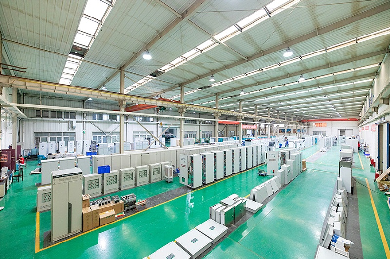 華東工控-生產(chǎn)車(chē)間