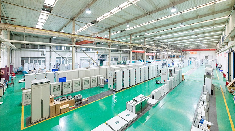 華東工控-生產(chǎn)車(chē)間