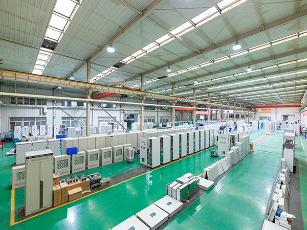 華東工控生產(chǎn)車(chē)間