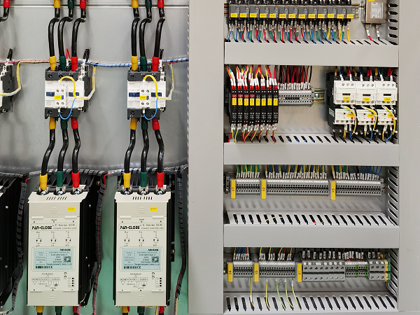 變頻柜細節(jié)